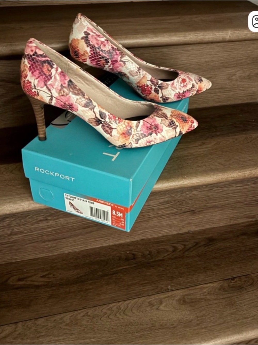 NWOT Rockport Floral Heels in leather snakeskin